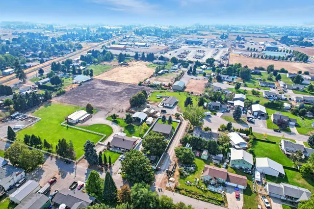 $780,000 | 5325 North Vincent Road, Newman Lake, WA 99025