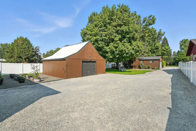 $780,000 | 5325 North Vincent Road, Newman Lake, WA 99025