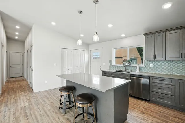 $780,000 | 5325 North Vincent Road, Newman Lake, WA 99025