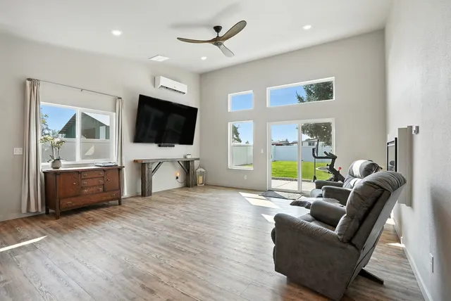 $780,000 | 5325 North Vincent Road, Newman Lake, WA 99025