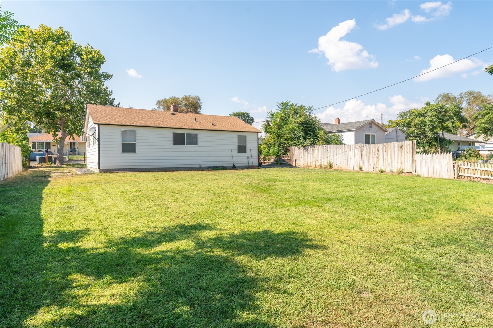 519 North Clark Road Moses Lake, WA 98837 - Photo 2 of 24