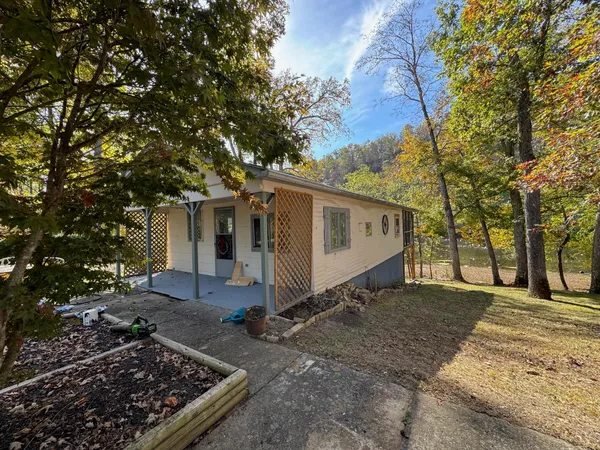 $154,500 | 545 Doc Fox Road, Forest Hill, WV 24935