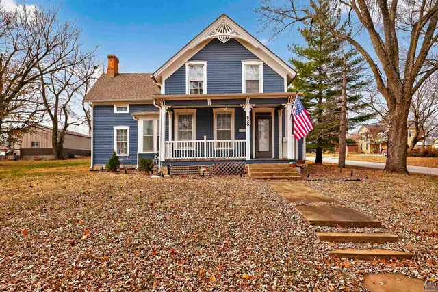 $194,900 | 525 Iowa Avenue, Holton, KS 66436