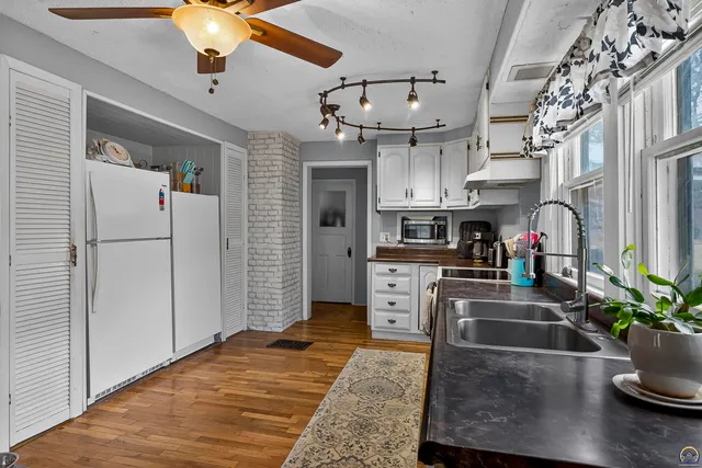 $194,900 | 525 Iowa Avenue, Holton, KS 66436