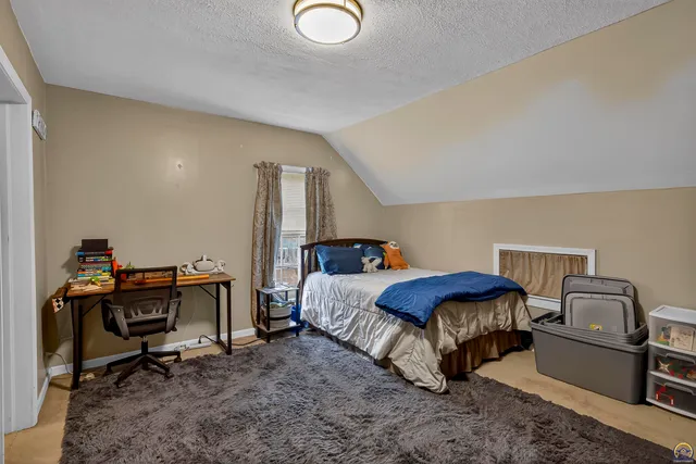 $194,900 | 525 Iowa Avenue, Holton, KS 66436