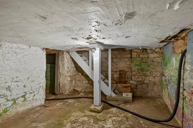 $194,900 | 525 Iowa Avenue, Holton, KS 66436