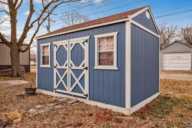 $194,900 | 525 Iowa Avenue, Holton, KS 66436