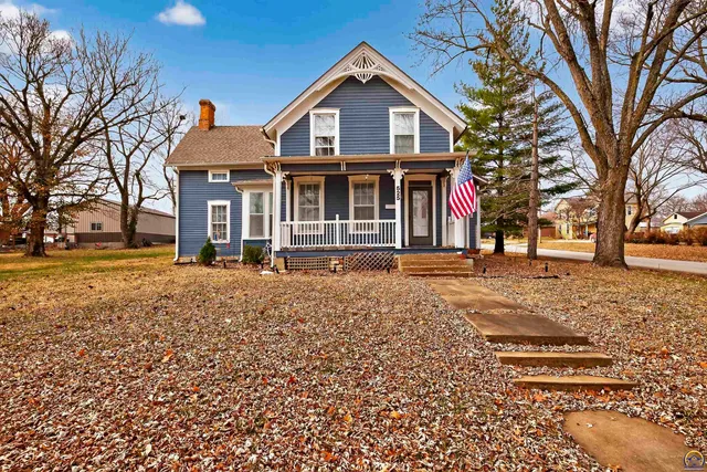 $194,900 | 525 Iowa Avenue, Holton, KS 66436