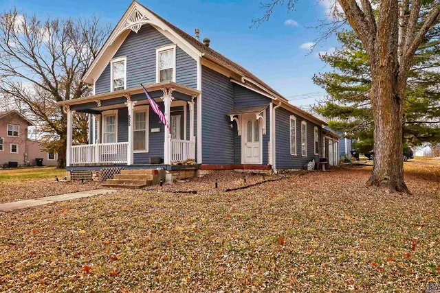 $194,900 | 525 Iowa Avenue, Holton, KS 66436