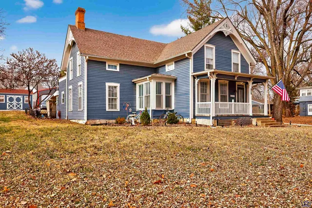 $194,900 | 525 Iowa Avenue, Holton, KS 66436