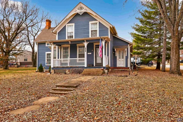 $194,900 | 525 Iowa Avenue, Holton, KS 66436