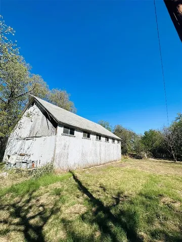 a view of an outdoor space