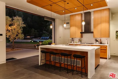 $11,495,000 | 17731 Calle De Palermo, Pacific Palisades, CA 90272