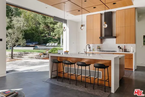 $11,495,000 | 17731 Calle De Palermo, Pacific Palisades, CA 90272