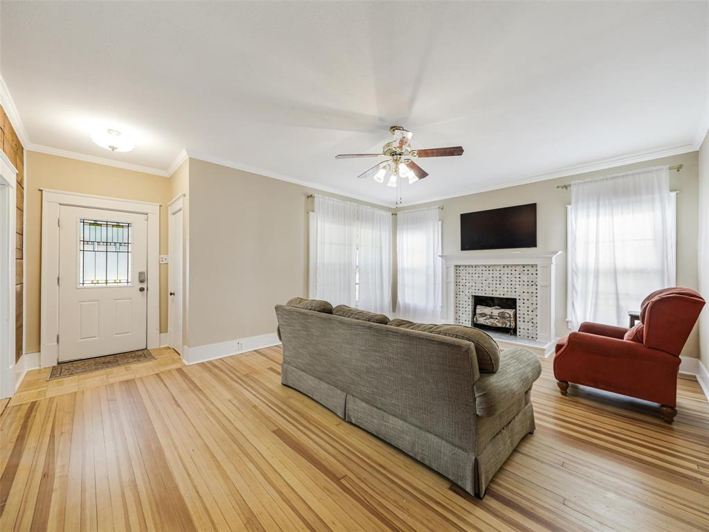1119 West Walker Street Denison, TX 75020 - Photo 5 of 28 Gallery Image 5