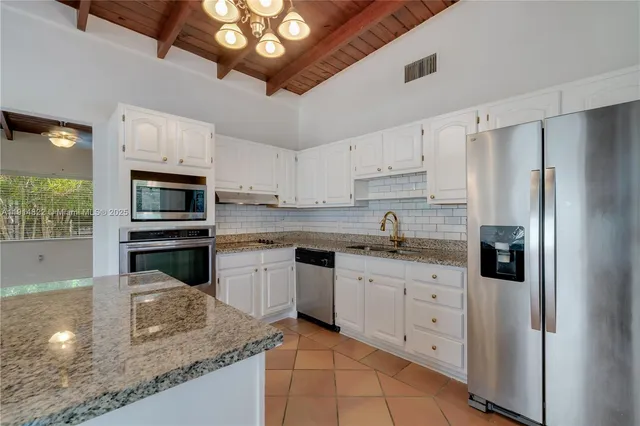 $3,500 | 10621 Southwest 111th Street, Miami, FL 33176