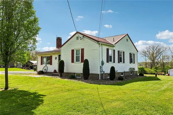 $299,900 | 2017 Eastbrook Road, New Castle, PA 16101