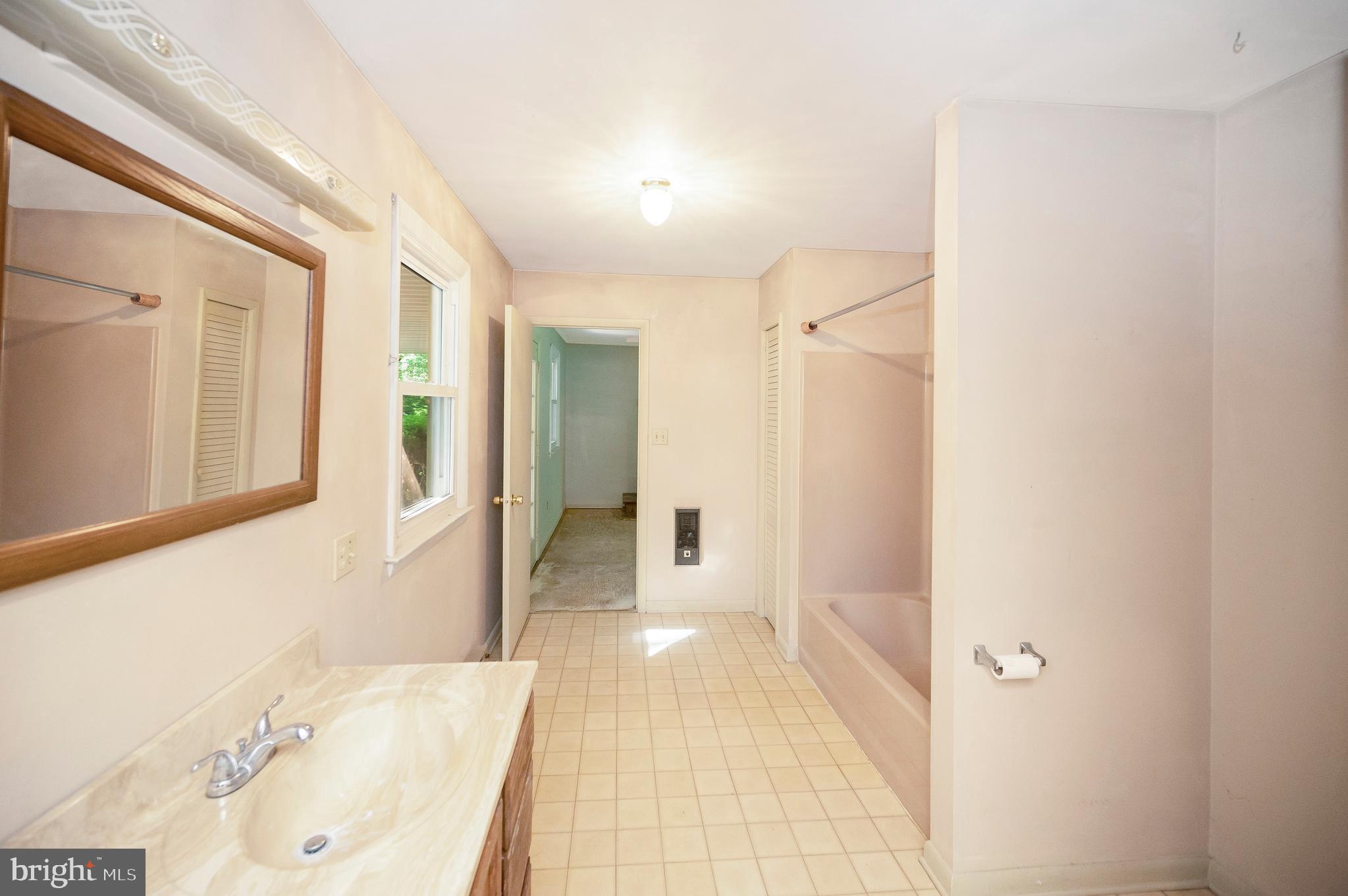 13824 Marsh Road Sumerduck, VA 22742 - Photo 22 of 33 Bathroom