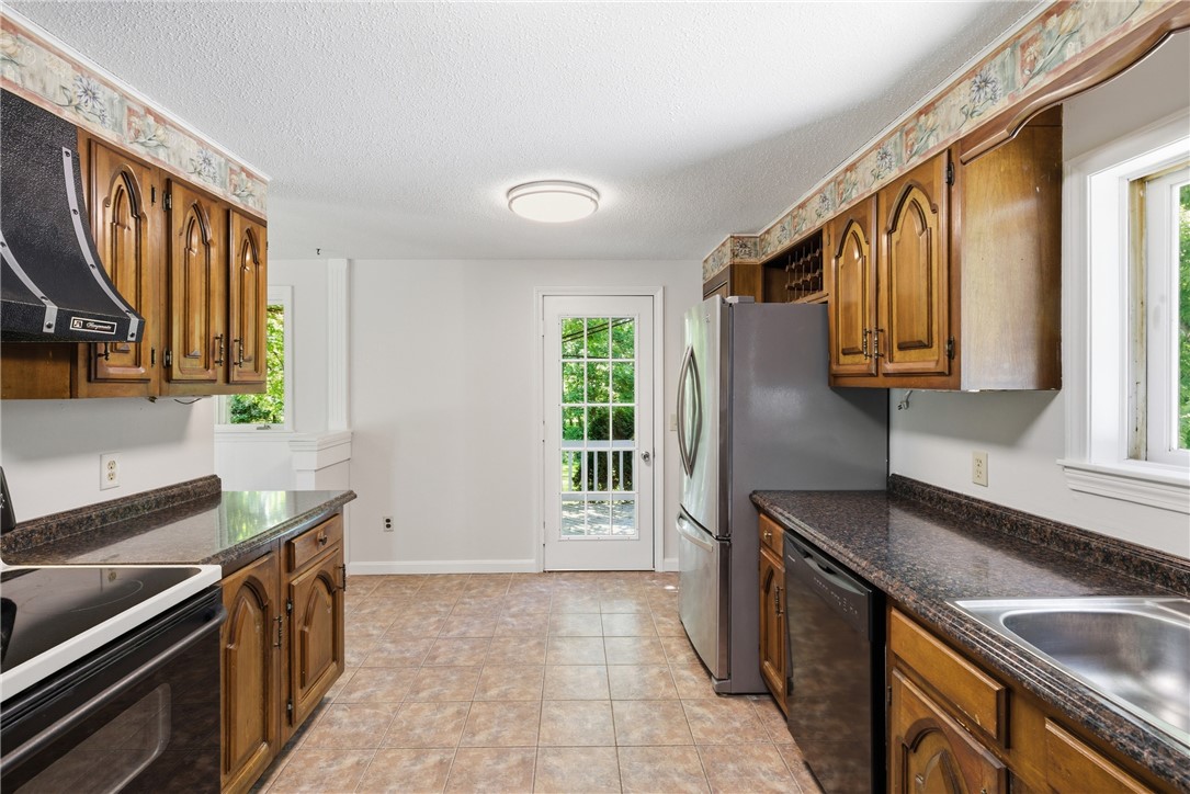 32 Briarwood Road Lincoln, RI 02865 - Photo 15 of 44