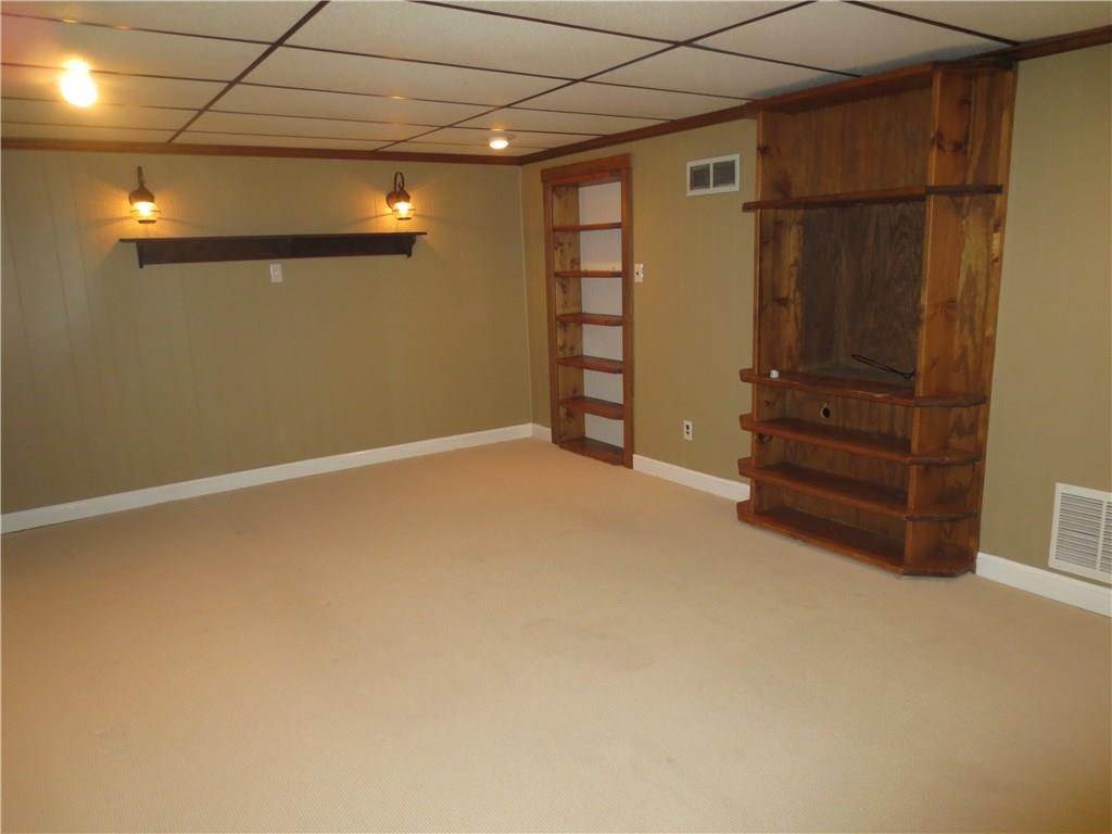 3926 Lamor Road Hermitage, PA 16148 - Photo 15 of 24 Family Room