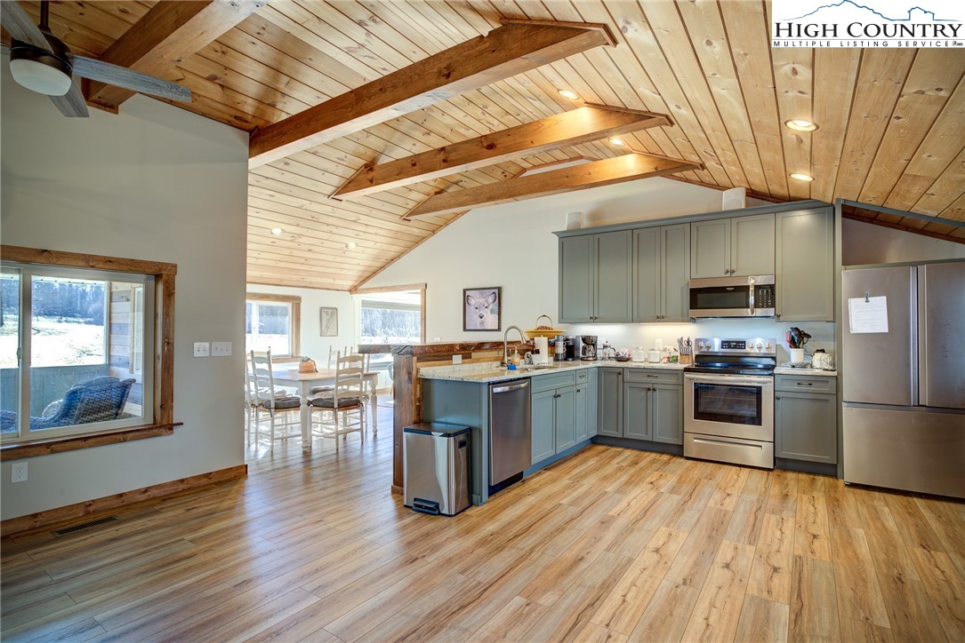 1021 Old Jonas Ridge Road Newland, NC 28657 - Photo 18 of 32 Gallery Image 18