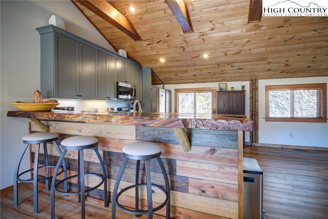 1021 Old Jonas Ridge Road Newland, NC 28657 - Photo 2 of 32 Gallery Image 2