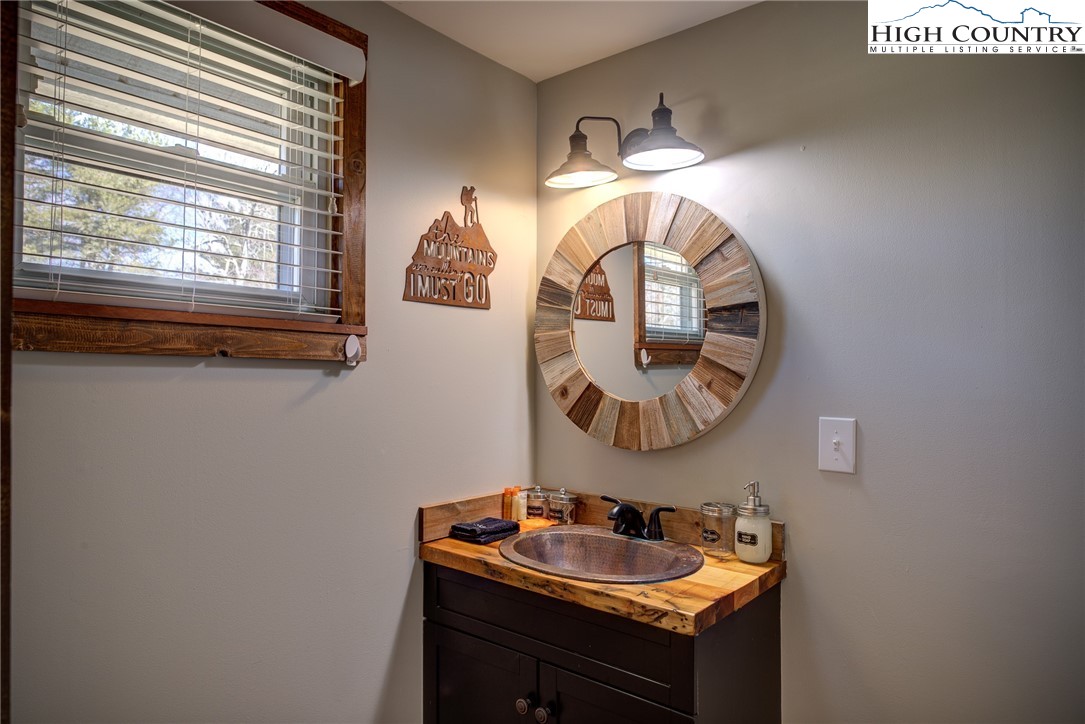 1021 Old Jonas Ridge Road Newland, NC 28657 - Photo 29 of 32 Gallery Image 29