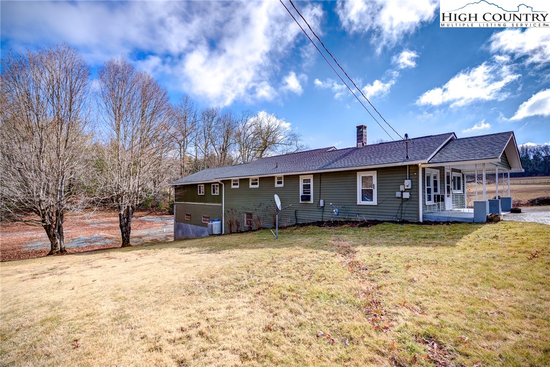 1021 Old Jonas Ridge Road Newland, NC 28657 - Photo 5 of 32 Gallery Image 5