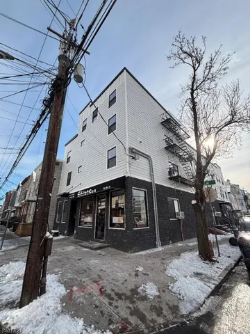 $2,595 | 136 Elm Street, Unit 603, Newark, NJ 07105