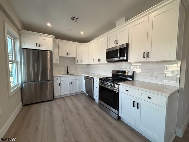 $2,595 | 136 Elm Street, Unit 603, Newark, NJ 07105