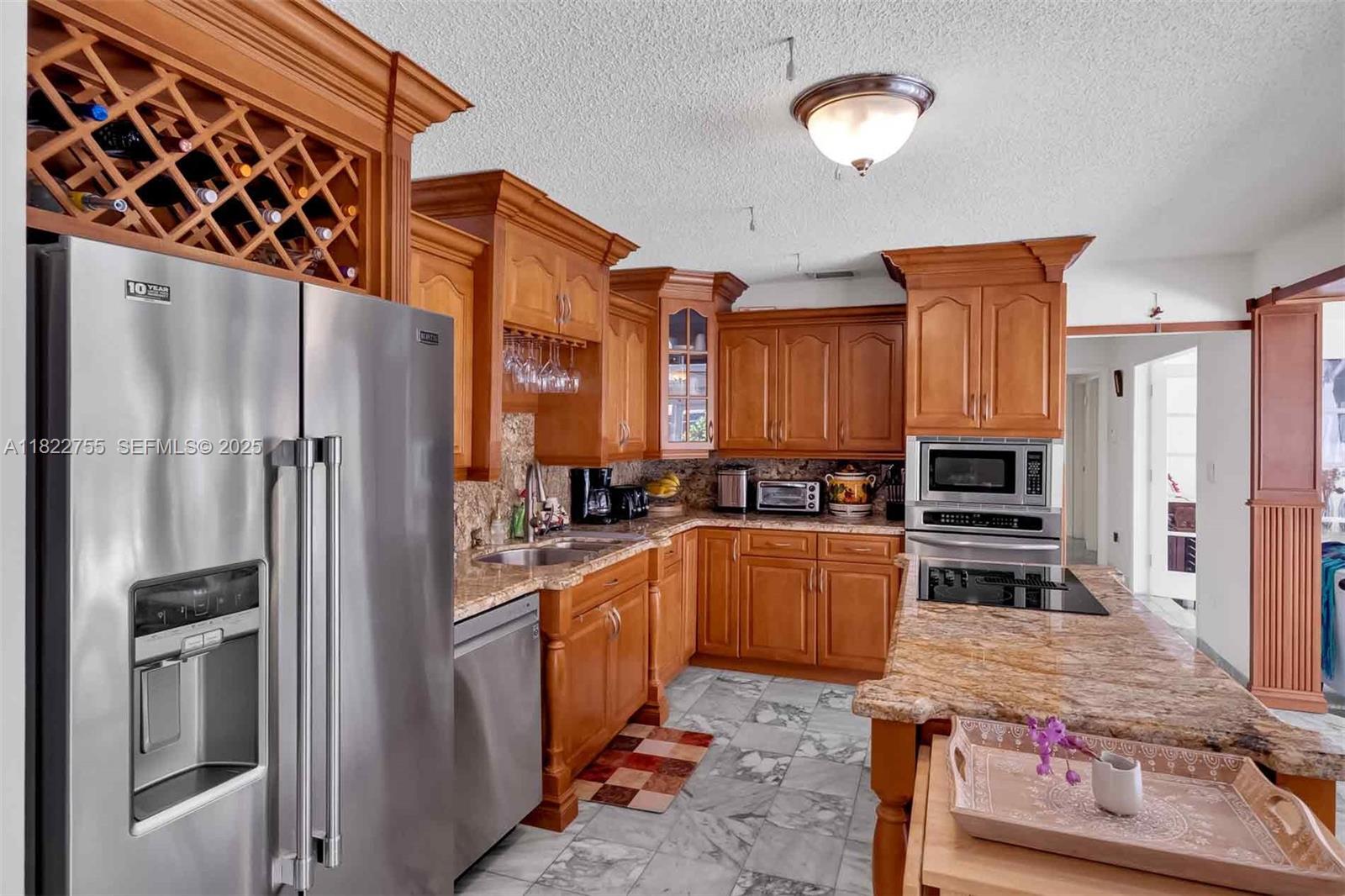 7080 Southwest 98th Avenue Miami, FL 33173 - Photo 32 of 48 Cooking Isle