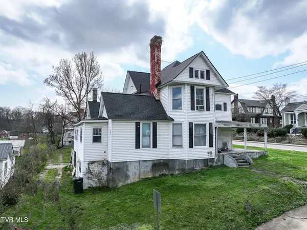 $375,000 | 301 South Irish Street, Greeneville, TN 37743