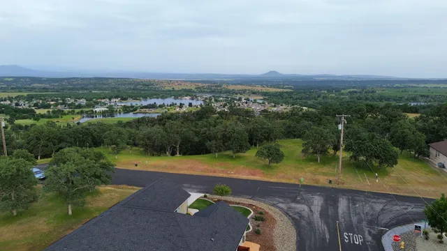 a view of a lake with houses in back