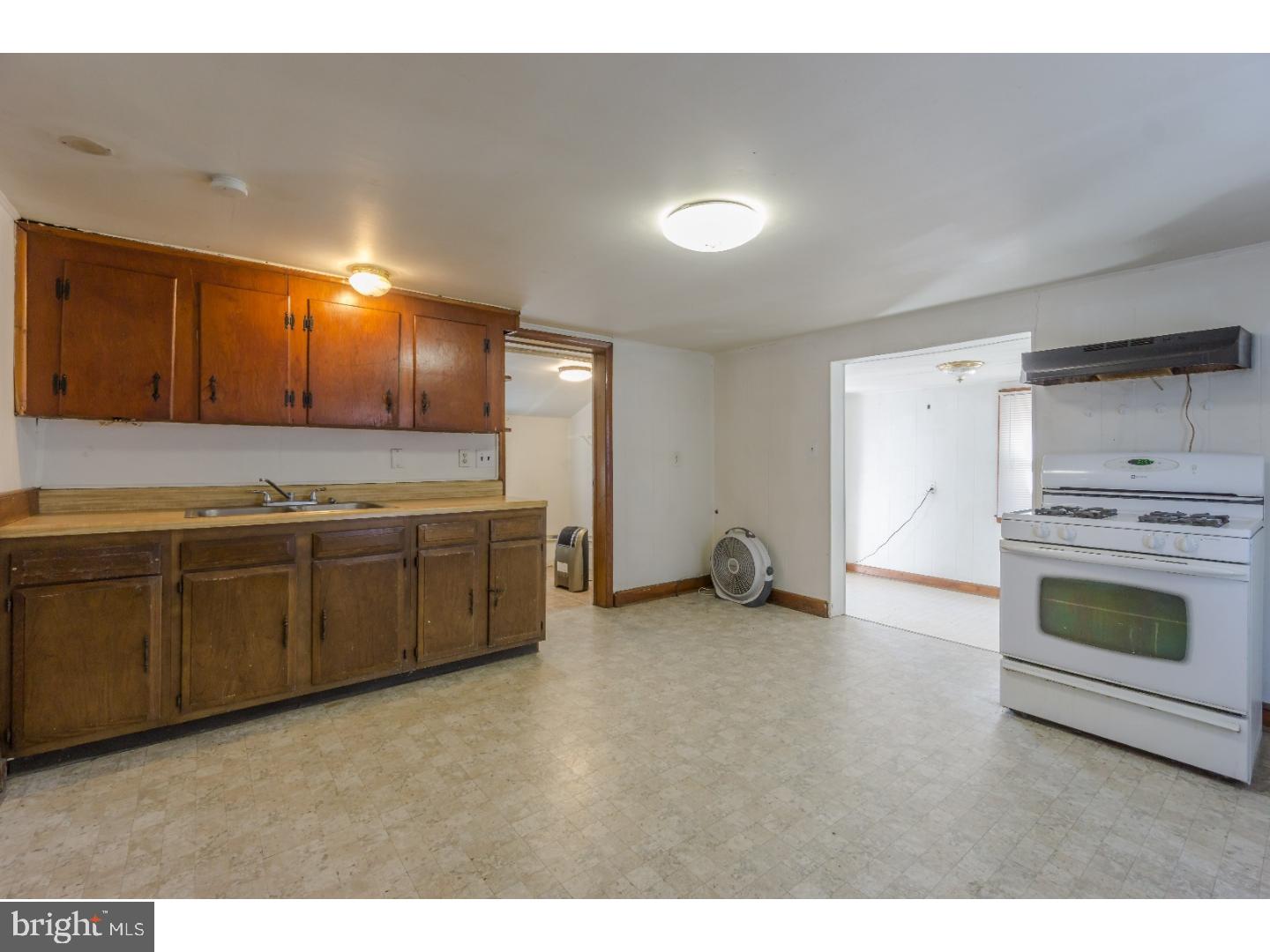6070 Summit Bridge Road Townsend, DE 19734 - Photo 2 of 17 Kitchen