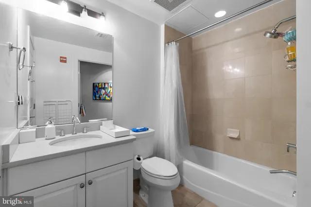 $3,200 | 301 Massachusetts Avenue Northwest, Unit 405, Washington, DC 20001