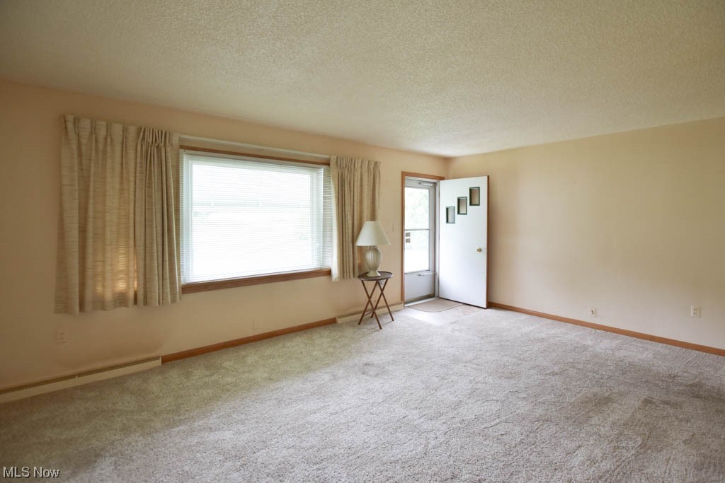 1836 Far View Road Green, OH 44312 - Photo 2 of 27 Living Room