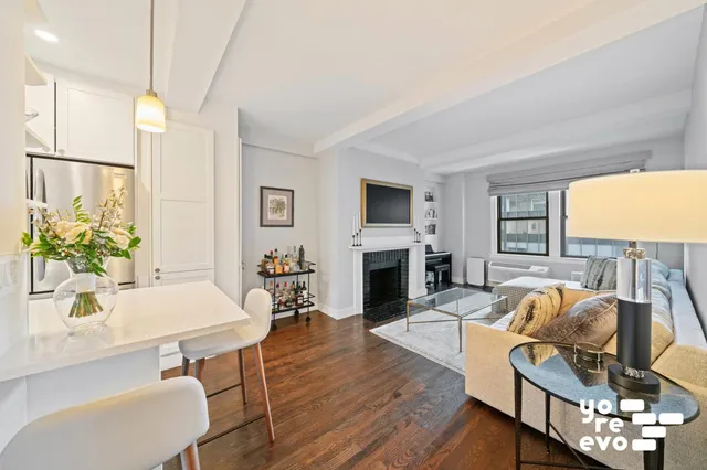 $899,000 | 10 Mitchell Place, Unit 5B | Midtown East