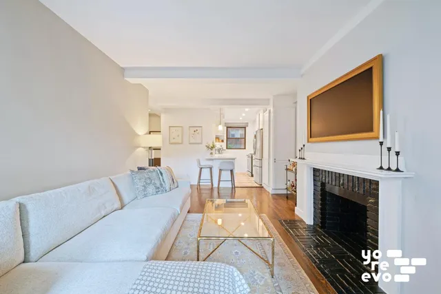 $899,000 | 10 Mitchell Place, Unit 5B | Midtown East