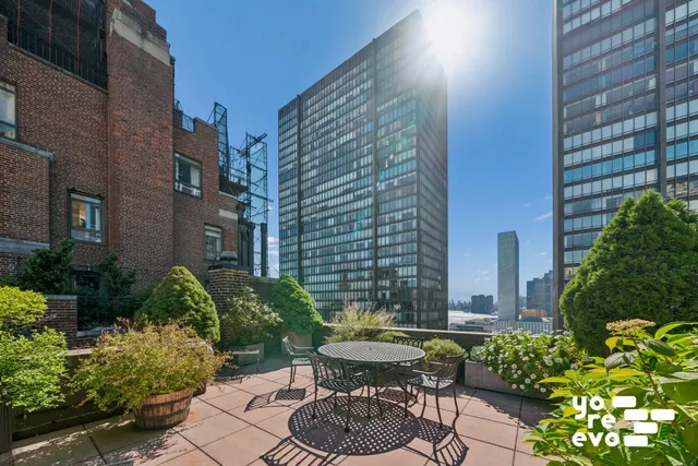 $899,000 | 10 Mitchell Place, Unit 5B | Midtown East