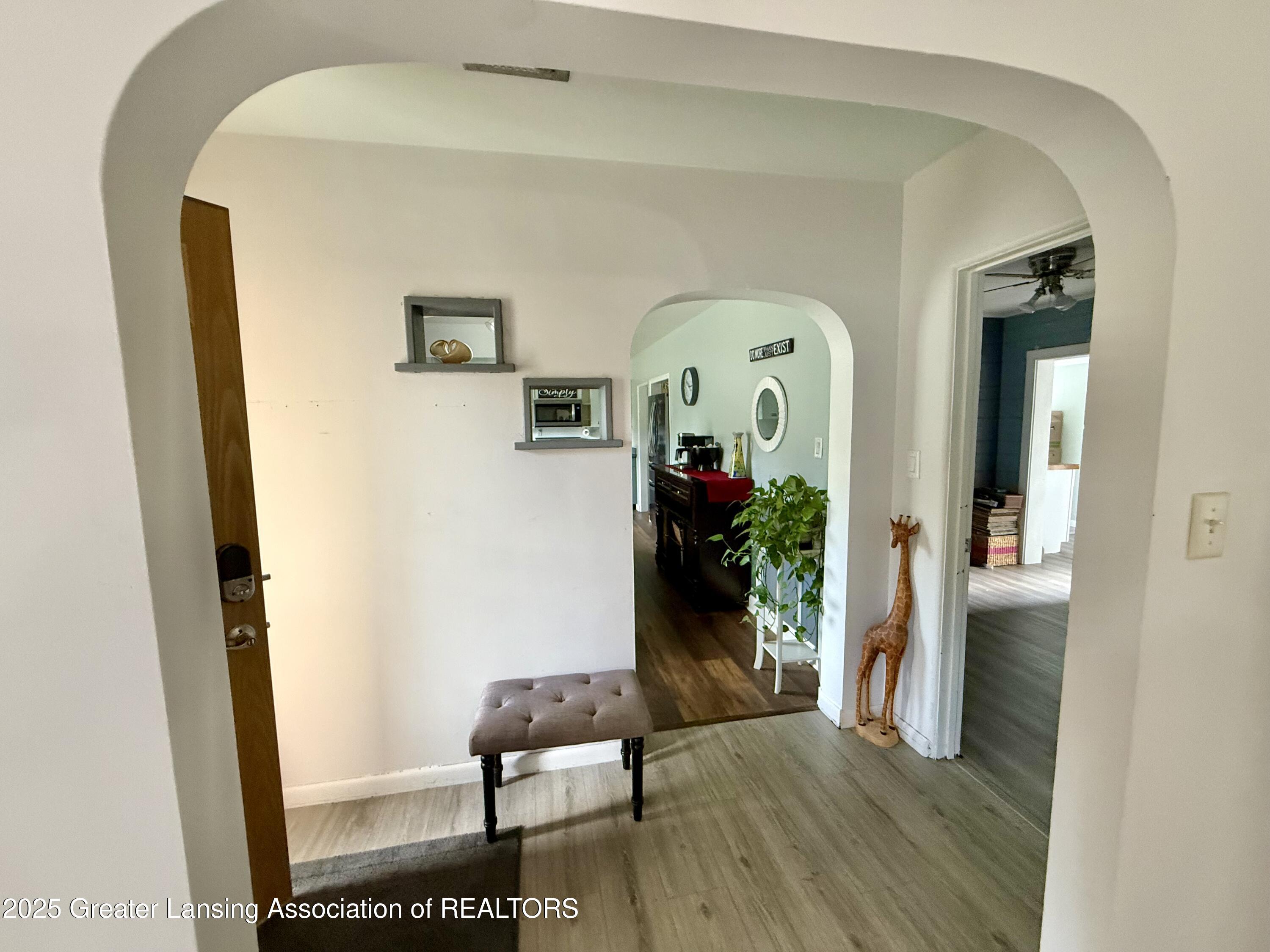 2701 West Holmes Road Lansing, MI 48911 - Photo 20 of 28 IMG_8563