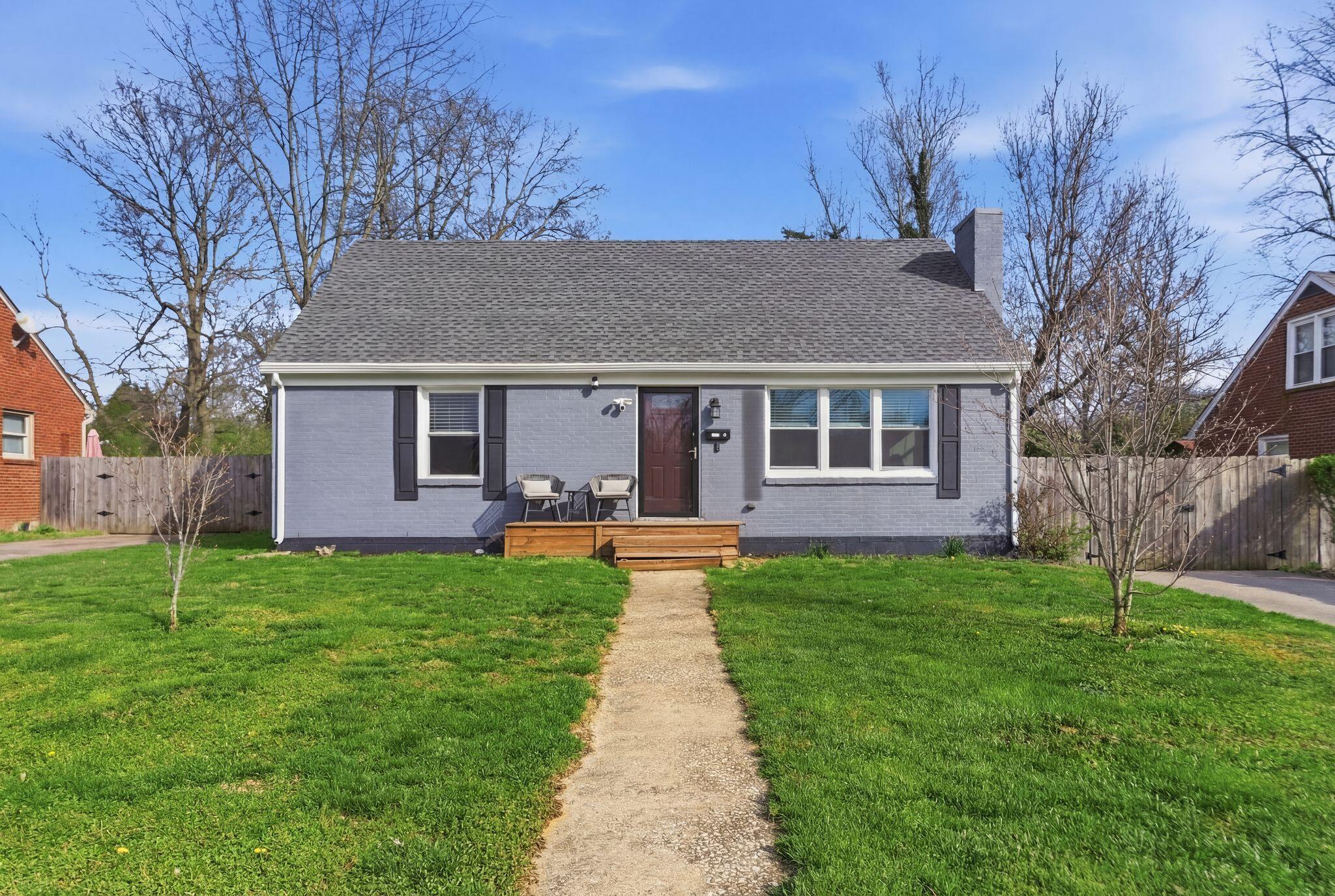 1812 Yorktown Road Lexington, KY 40504 - Photo 1 of 17 001_dsc04453_reedit_6395c00c