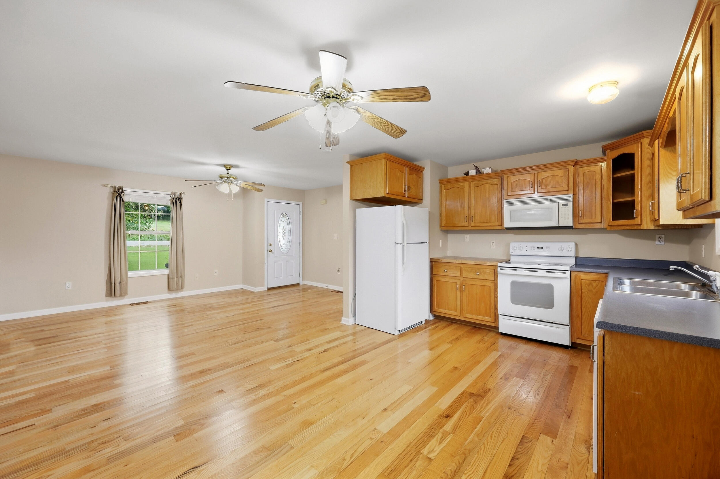 1443 Wisemantown Road Irvine, KY 40336 - Photo 7 of 27 IMG_7884