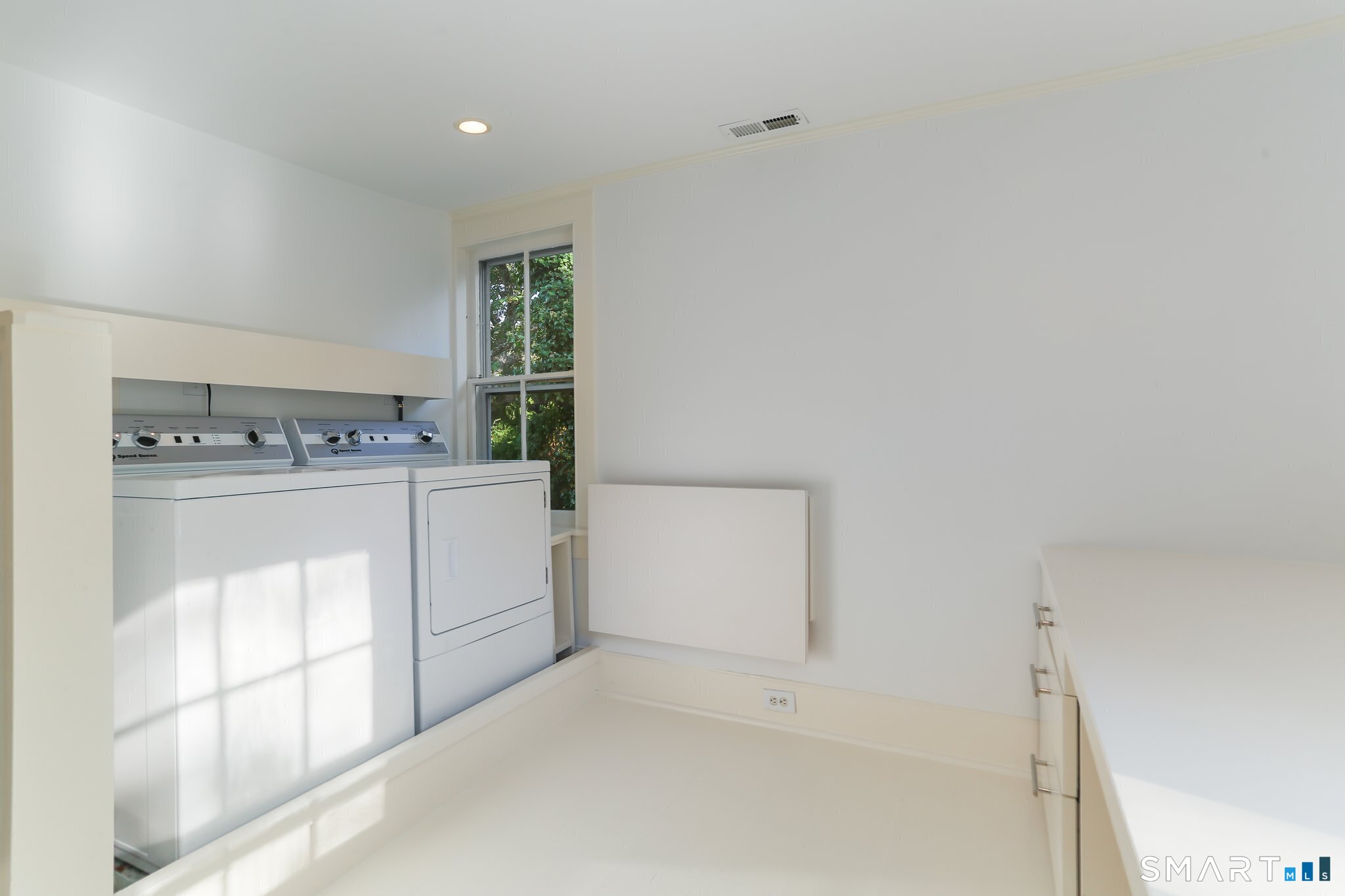 890 Silvermine Road New Canaan, CT 06840 - Photo 20 of 30 Upstairs laundry room