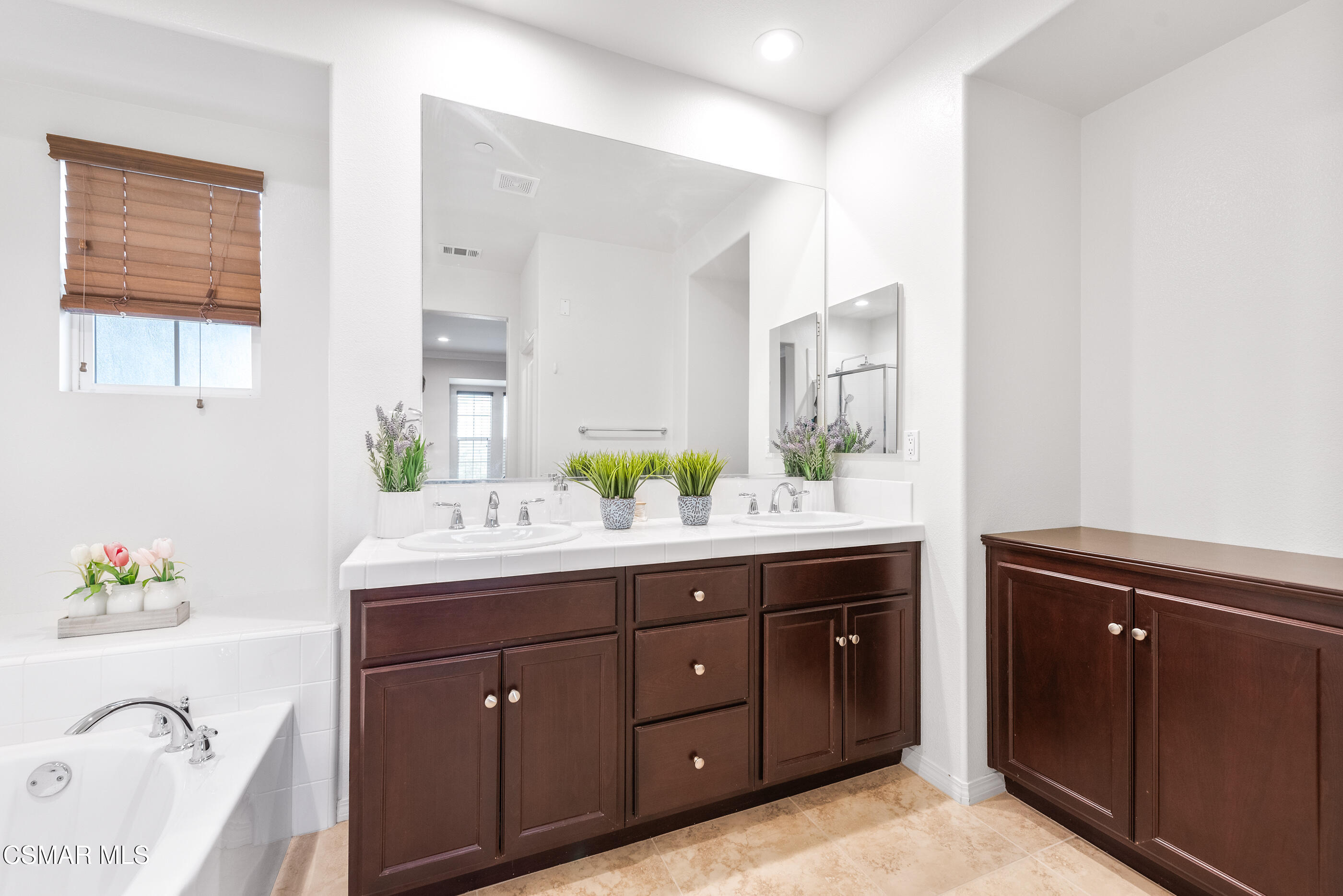 3116 North Oxnard Boulevard Oxnard, CA 93036 - Photo 31 of 46 3116 N Oxnard Blvd Oxnard-36