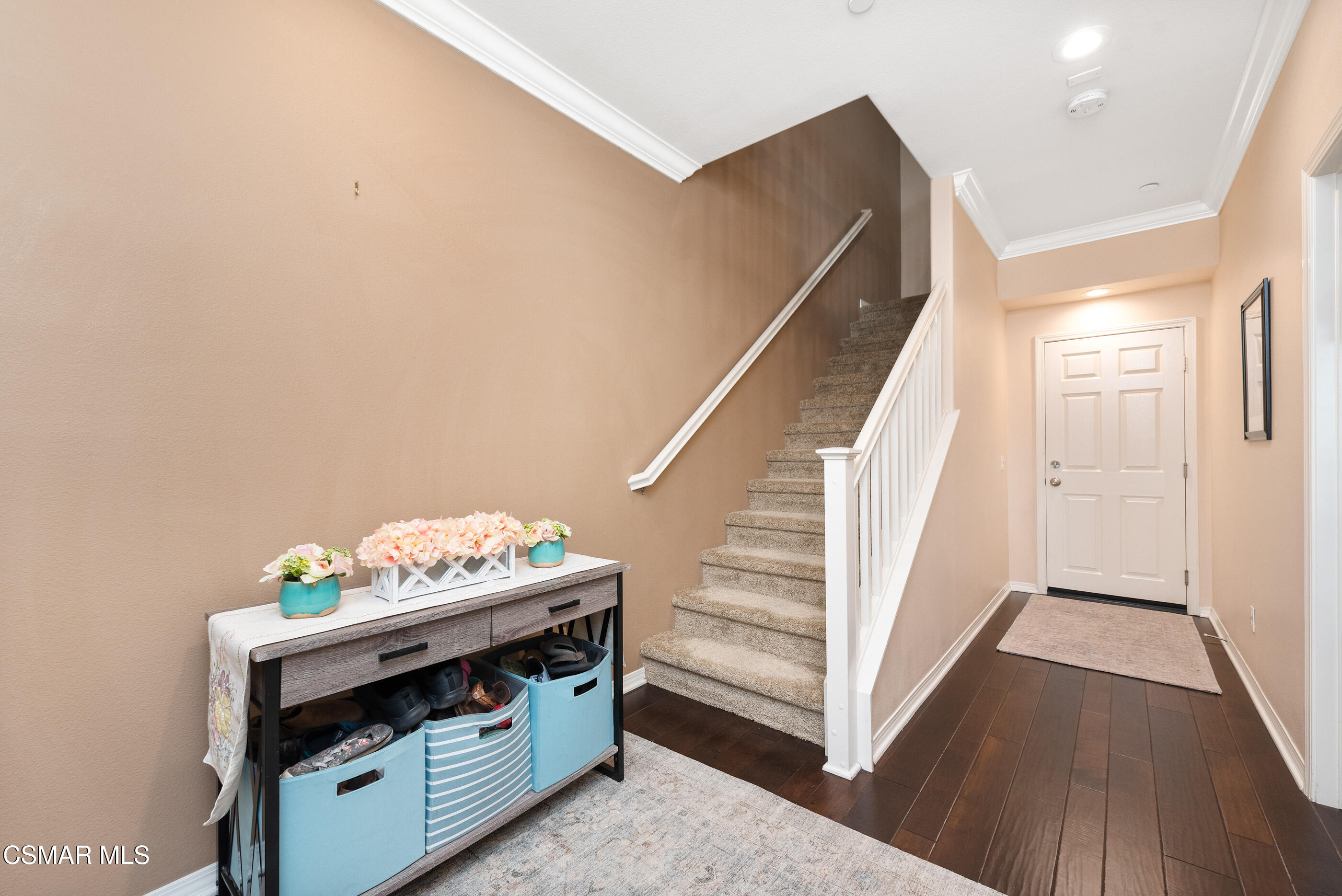 3116 North Oxnard Boulevard Oxnard, CA 93036 - Photo 6 of 46 a view of an entryway with kitchen