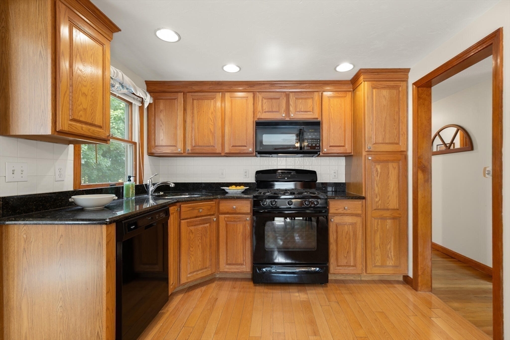 21 Edwards Road Braintree, MA 02184 - Photo 8 of 28 Gallery Image 8