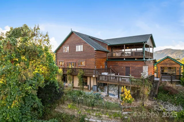 a house view with a outdoor space