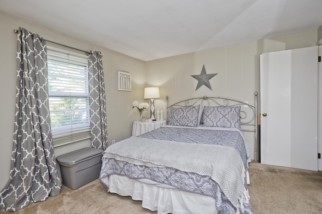56 Santa Maria Street Springfield, MA 01104 - Photo 12 of 19