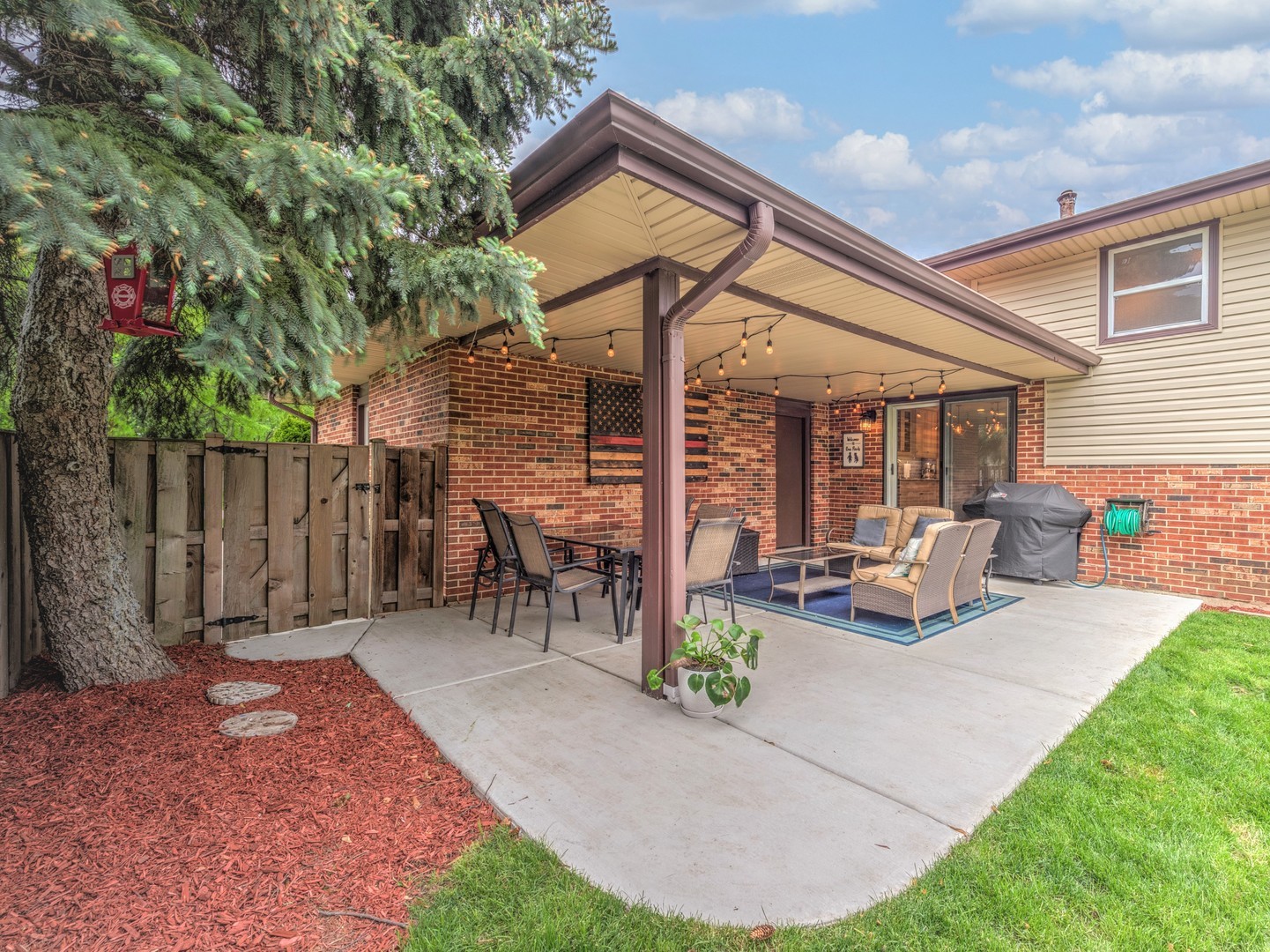 2005 West Spring Ridge Drive Arlington Heights, IL 60004 - Photo 23 of 24 a view of a patio with table and chairs and wooden fence