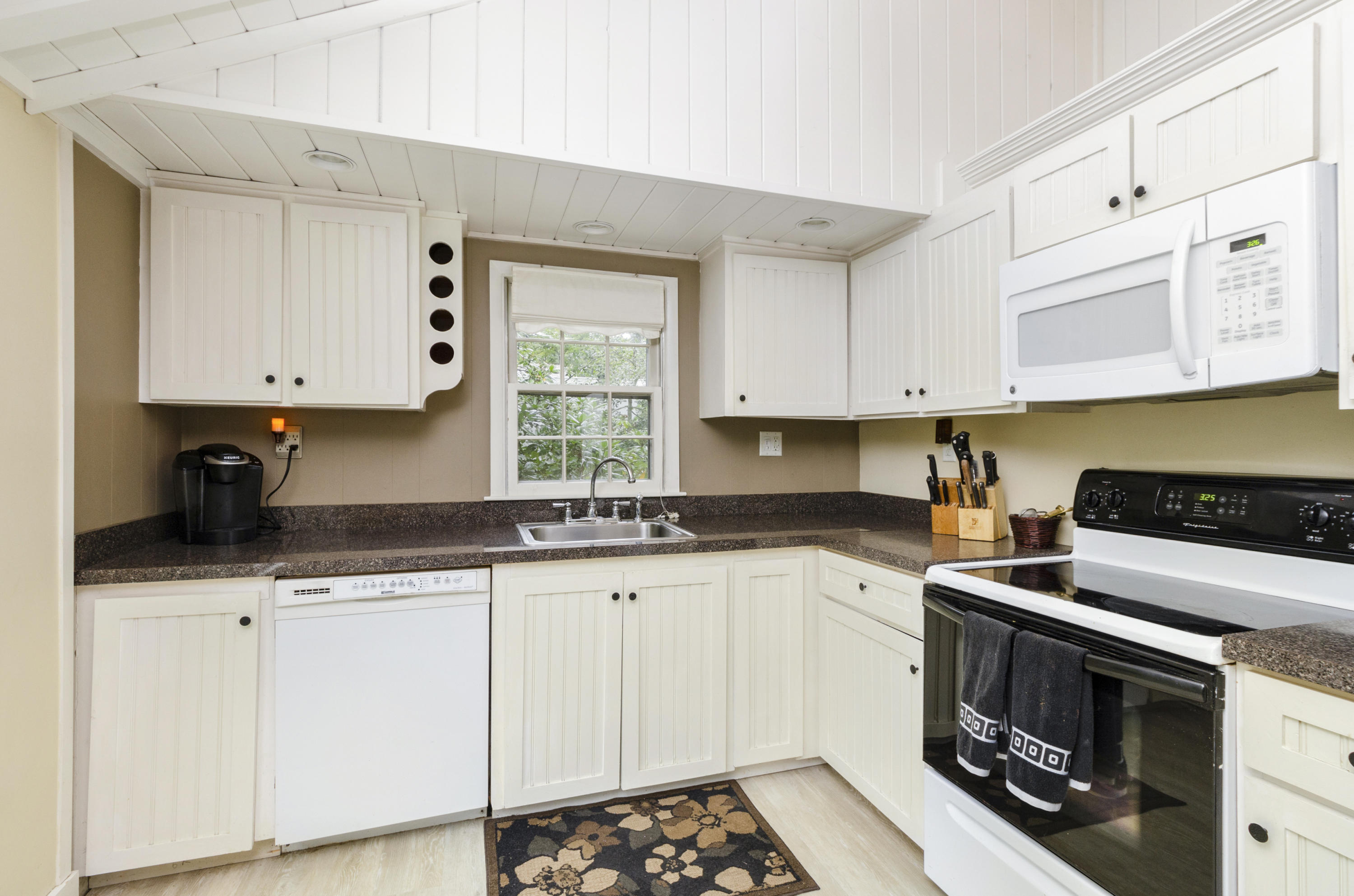 164 Round Cove Road Harwich, MA 02645 - Photo 8 of 20 007-photo--7641649